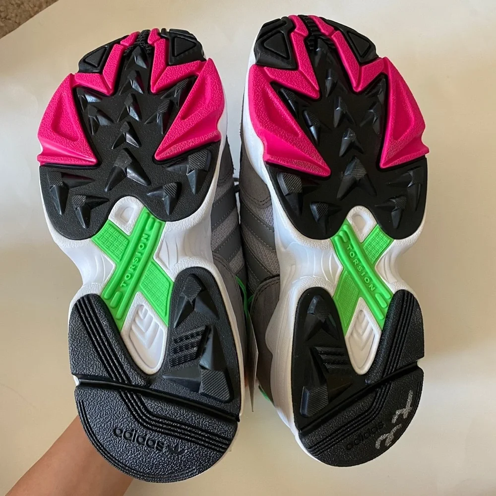 New Adidas Originals Yung-96 J Athletic Sneakers Size 4.5 Shoes - Picture 5 of 6